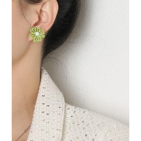 イヤリング アシンメトリーフラワーイヤリング「グリーン×ホワイト各1個」 レディース