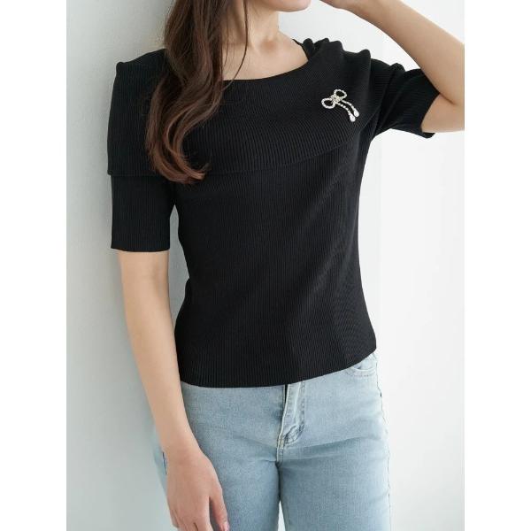 tシャツ リボンブローチ付きオフショルトップス レディース