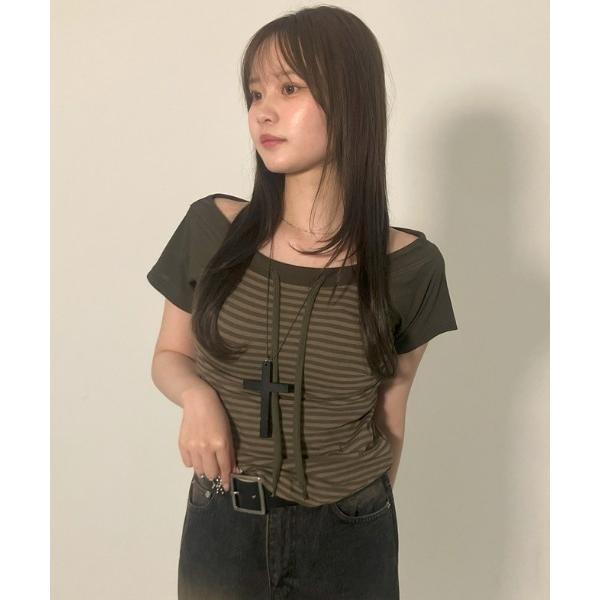 tシャツ A'GEM/9 × .kom 「.KOM/ドットケーオーエム」Y2Kライクショルダー開きボ...