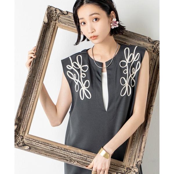 ワンピース コード刺繍で視線をキャッチ！甘すぎない華やかさがちょうどいい、大人の抜け感キーネックワン...