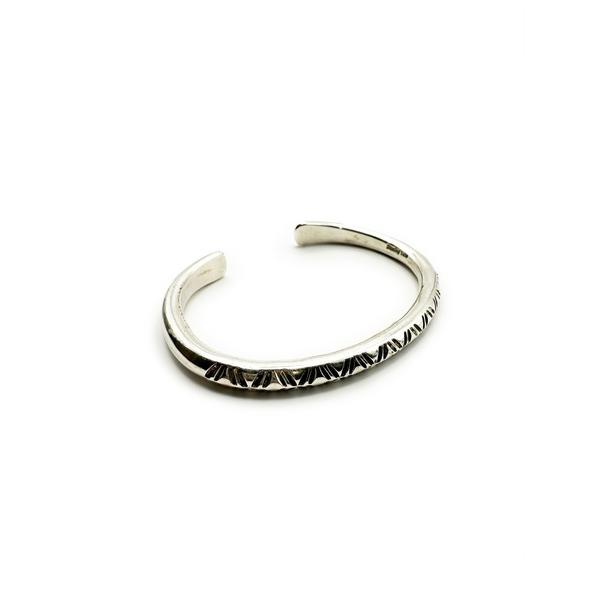 バングル THEATER シアター ラウンドシェイブネイティブデザインスタンプワークシルバーバングル...