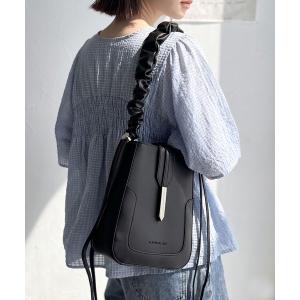 FRED PERRY（フレッドペリー） バーニッシュド レザー サコッシュ