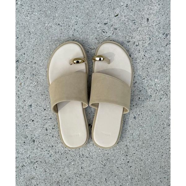 サンダル 「on:nue」「3色展開/5サイズ展開」 ゴールドリング付きフラットトングサンダル レデ...