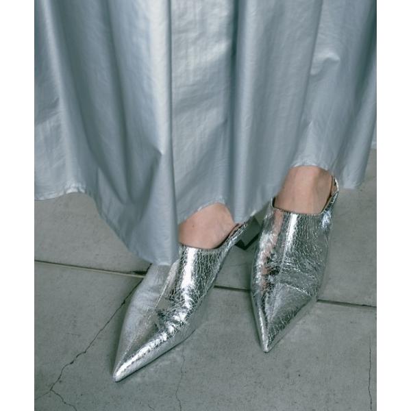 パンプス Cracked Metallic Pumps