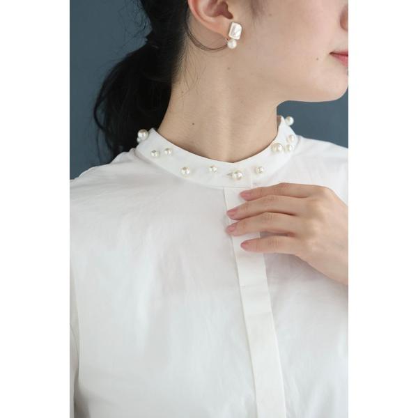 ブラウス シャツ 首周り囲むパールネックシャツトップス レディース