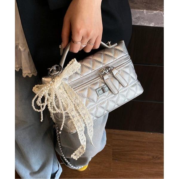 ショルダーバッグ バッグ チャーム付き/キルティングミニショルダー レディース