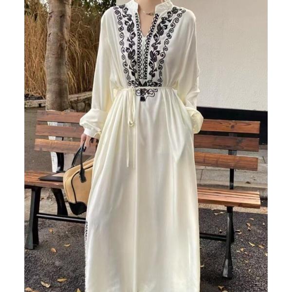 ワンピース 刺繍アクセントウエストタイロングワンピース