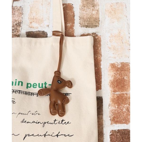 チャーム 高級感のある皮革素材とシルエットの脱力感のギャップがポイントのくまモチーフバッグチャーム ...