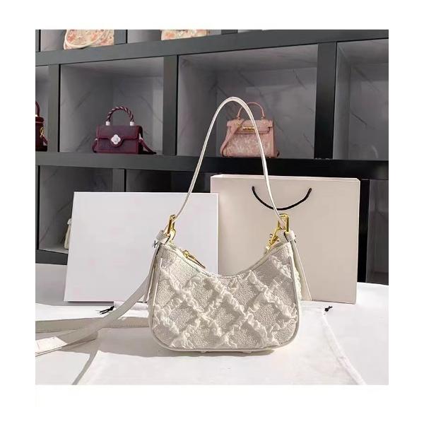 ショルダーバッグ バッグ 立体感　リボン飾りのショルダーバッグ レディース