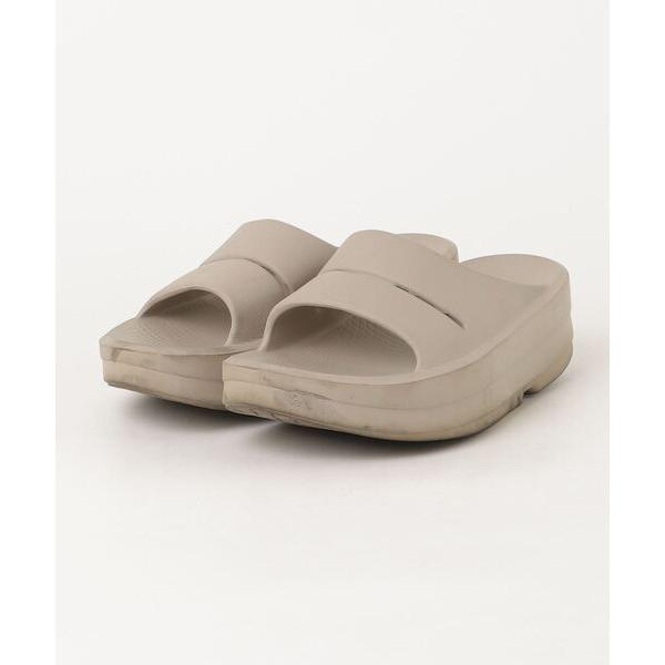 「OOFOS」 フラットサンダル 6 ベージュ レディース