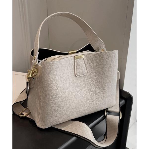 ショルダーバッグ バッグ 毎日使える、上品フェイクレザーの2WAYバッグ。 レディース