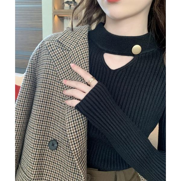 ニット セーター 「ニットのぬくもりに、少しのスパイス。」ゴールドボタンさりげない肌見せと上品さもあ...