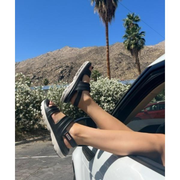 「HUNTER」 フラットサンダル - ブラック×ホワイト レディース