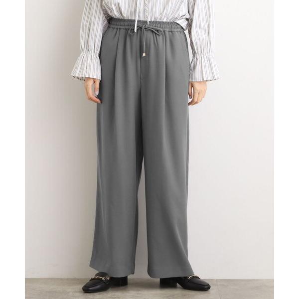 パンツ きれい見えとリラックス感を両立。秋の大人カジュアルに効くイージーパンツ レディース