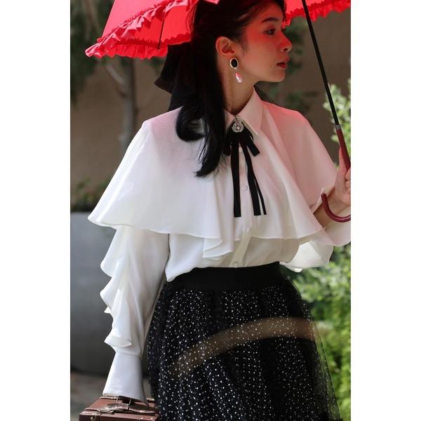 ブラウス シャツ 流れるようなフレアのクラシカルブラウストップス（ブローチ付き） レディース
