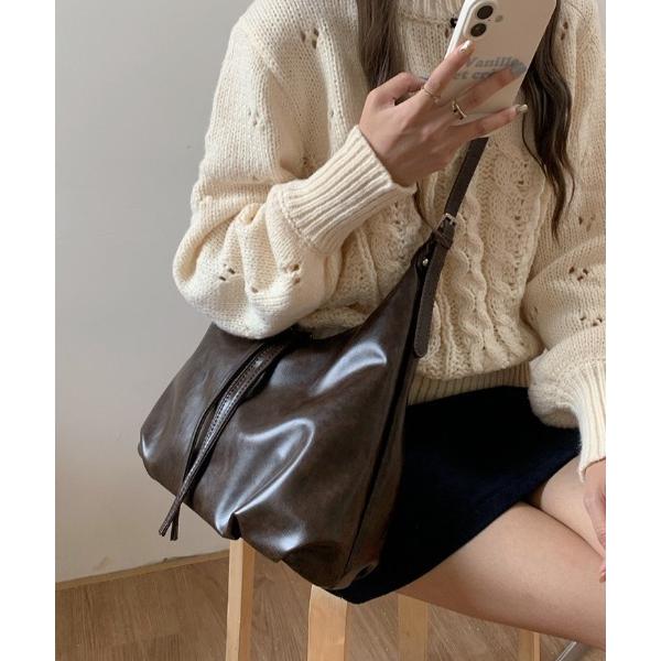 ショルダーバッグ バッグ フェイクレザーラウンドショルダーバッグ/A4サイズ収納可 レディース