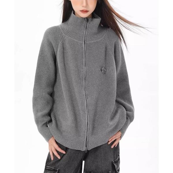 ニット セーター 「ルーズシルエットハイネックジップニット Y2K バッジ付き（MA/EKW123）...