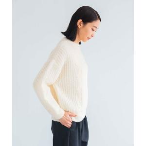 ニット セーター ケーブル編みのチャンキーセーター レディース