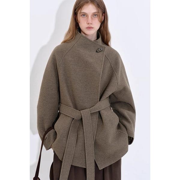 コート アウター アシンメトリープラケット ウールハーフコート FD25W043「Fano Stud...