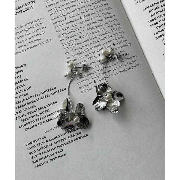 ピアス パール付きフラワーピアス／揺れ感が可愛い・結婚式・オケージョン＊普段使いまであらゆるシーン対...