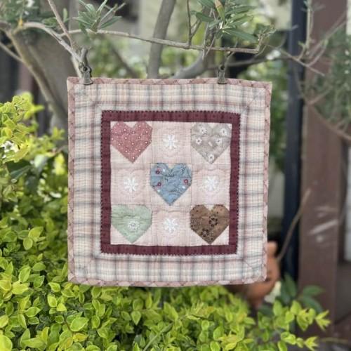 【パッチワークキット】000737 ハートのミニタペストリー　南久美子/材料セット/小物/タペストリ...