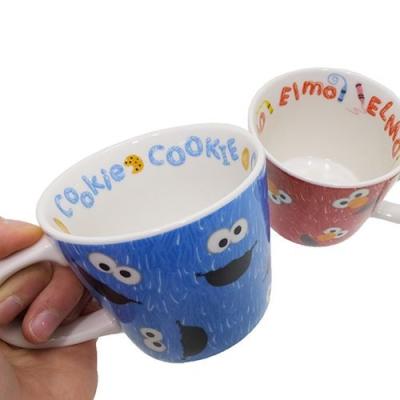 マグカップ 陶器製 マグ セサミストリート エルモ クッキーモンスター 三郷陶器 315ml Sgt 6511 01 02 雑貨 アートの通販店 ベルコモン 通販 Yahoo ショッピング