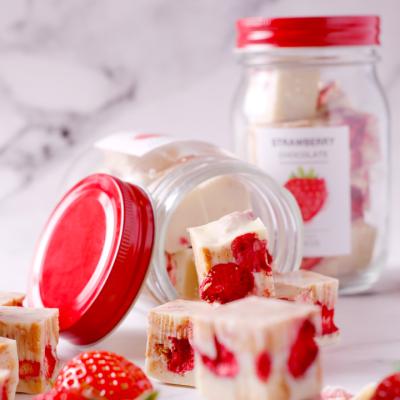 ホワイトデー お返し イチゴ いちご チョコ ギフト お菓子 チョコレート 高級 おしゃれ 誕生日プレゼント 苺 ホワイトチョコ 子供 職場 ばらまき