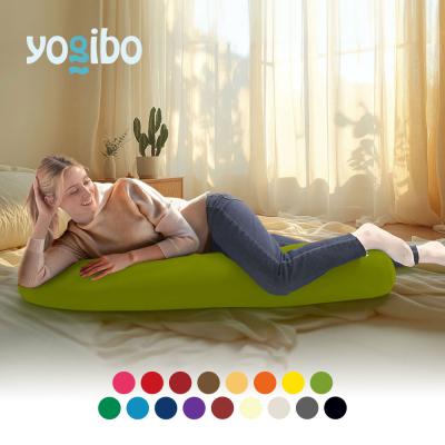 抱きしめやすいサイズの抱き枕「Yogibo Roll Midi（ヨギボーロールミディ）」女性や子供も安心できるサイズです。