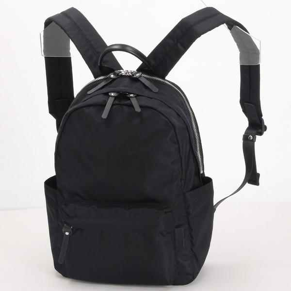 r*s様 【極美品】Ami Paris A4ナイロンリュック バックルデザイン r*s様 【極美品】Ami Paris A4ナイロンリュック バックルデザイン