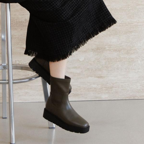 HIMIKO 厚底＆ストレッチでスタイルアップ【卑弥呼25AW