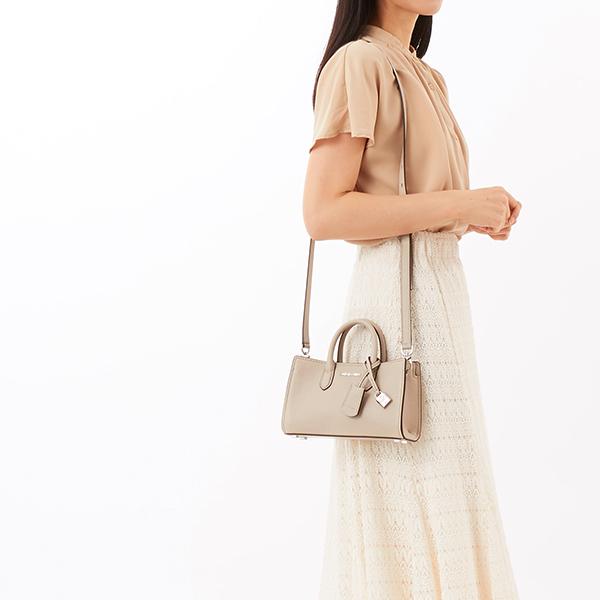 MICHAEL KORS（マイケルコース） SCARLETT レザー クロスボディ