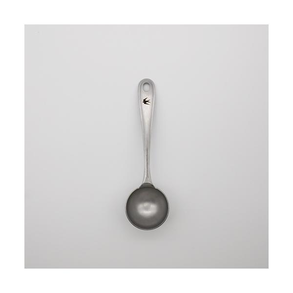 ・サイズ：W43×D25×H150mm・容量：コーヒー粉すり切り約8g /山盛り約10g・素材：ステンレス、サテン仕上・製造国：日本