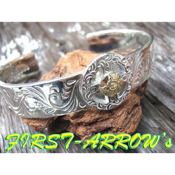 FIRST ARROW'S K18メディスンホイール付唐草彫り平打メタル