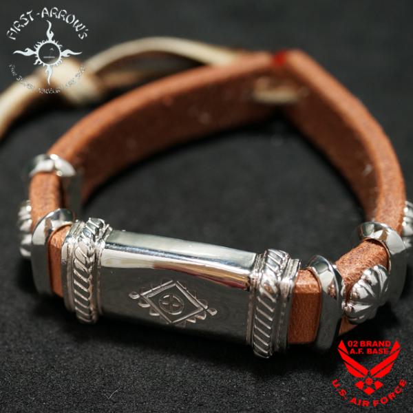 first arrows XSフェザー コンチョ 赤ビーズ一連 ブレスレット