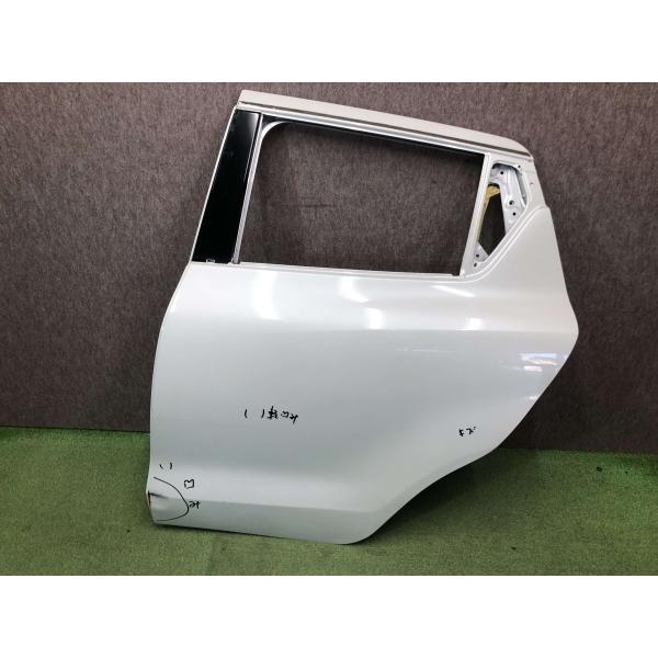 新品同様　スイフトスポーツZC33S　リヤドアパーツ 09428_1a24080114