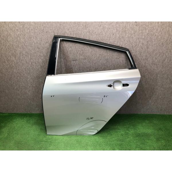 プリウス　ZVW50 ZVW51 ZVW52 左リヤドア　後ろ 左 黒色 218 トヨタ プリウス 50系 純正 左リアドア PHV/ZVW50/ZVW51/ZVW55/ZVW52