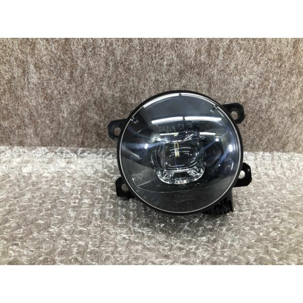 美品 磨き済み プジョー 308 左右共通フォグ veleo 9826960480/SAE K