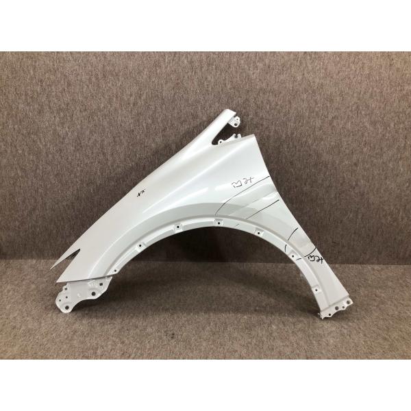 ZVW60/ZVW65/MXWH60/MXWH65 プリウス 純正 左フェンダー : 拓海商事