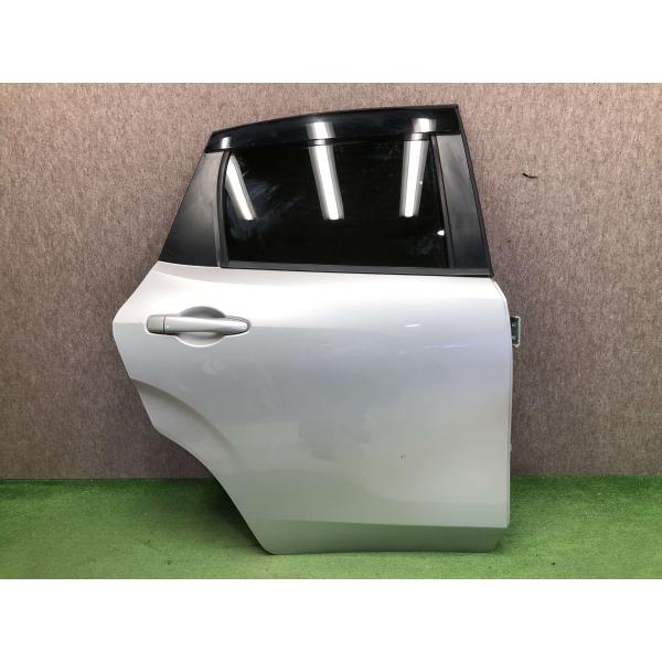 凹み無し 日産 ノート/オーラ E13/FE13 純正 右リアドア カラス付