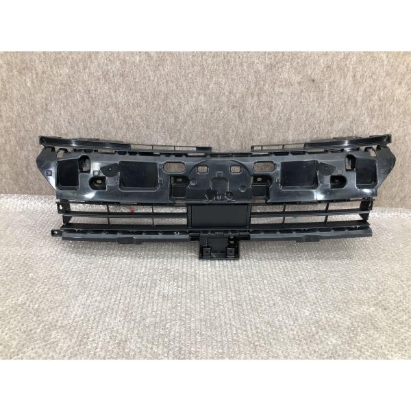 ヴォクシー ZWR90 純正 ラジエーター グリル 53101-V1030 : 拓海商事
