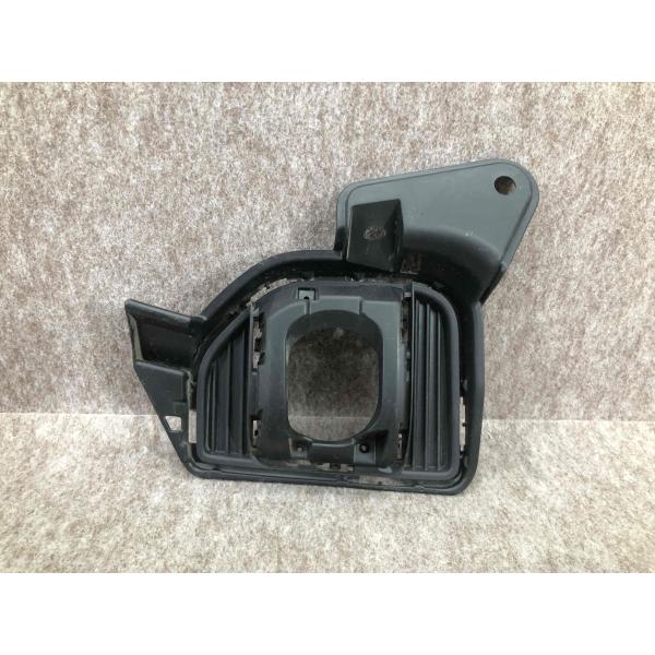 トヨタ 純正 200系 ハイエース 7型 フロント バンパー フォグカバー 左