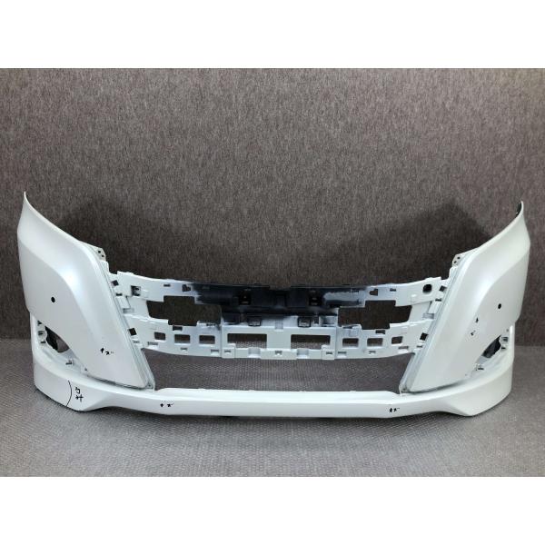 SOLD!~【中古品】トヨタ 純正 80ハリアー フロントバンパー 52119