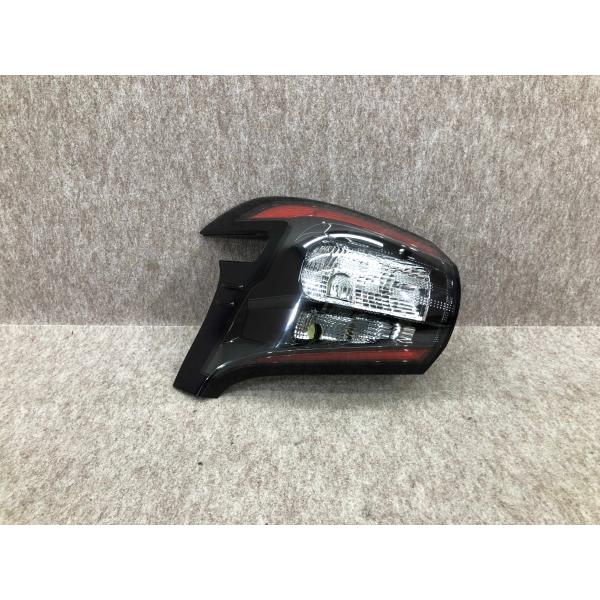 ［中古品］シエンタ　NCP-175G 左テールランプ　レンズ 中古品］シエンタ NCP-175G 左テールランプ レンズ 中古品