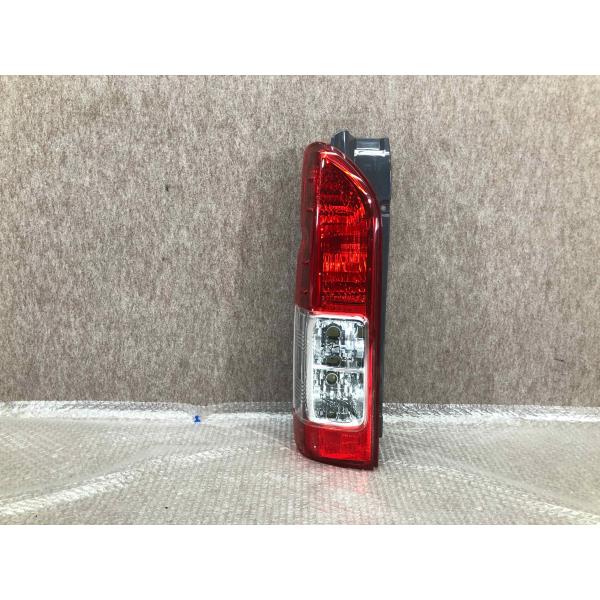 美品 磨き済み トヨタ ハイエース 200系 4/5/6/7型 純正 左 テール