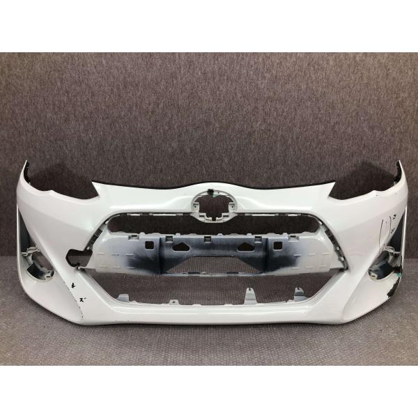 アクア　AQUA　NHP10　純正フロントバンパー シルバー 52119 アクア/AQUA/G's/GRスポーツ NHP10 純正 フロントバンパー 52119