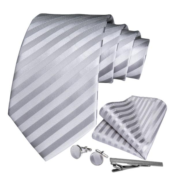ネクタイ ポケットチーフ カフスボタン タイピン 4点セットアイロン済なのですぐに使えます※送料込み同色のネクタイ ポケットチーフ カフスボタンに、シンプルなタイピンを合わせたセットです。生地の色は、結婚式や披露宴用のフォーマルな場面で使え...