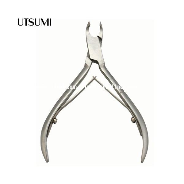 ■特徴・内容■　◆初心者やスクール生にも使いやすいの内海【Cシリーズ】　キューティクルニッパーです！優しい手触りのサテン仕上げ。初めてのキューティクルニッパーとしても大人気です。全長:100mm刃長:3mm