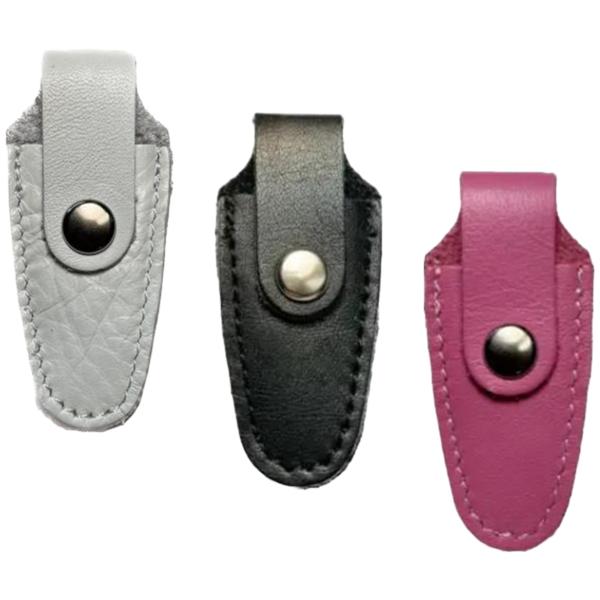 ◆繊細なキューティクルニッパーの刃先を保護する本革製キャップですサイズ:6cm×3cm※商品1点の価格となります。カラーをお選びください