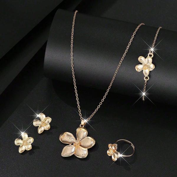 五つ葉モチーフ アクセサリー4点セット ネックレス ブレスレット イヤリング 指輪 シンプルフラワーデザイン