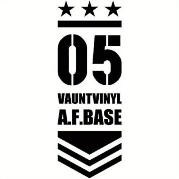 腕輪タイプのミントリー調ブラックバッジです。シガレットステッカー風のユニークなデザインで、カジュアルスタイルやストリートファッションのアクセントになります。ミントリー調のスタイリッシュなデザインです。軽量で着け心地が良く、日常使いからイベン...